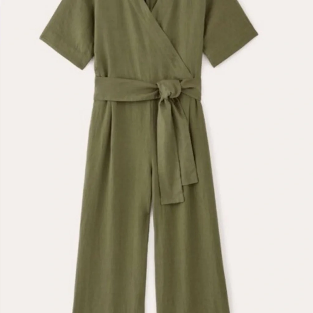 EVERLANE The Wrap Jumpsuit in Linen